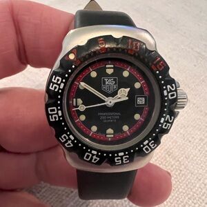 TAG Heuer 2000 Series Professional
Diver Watch WA1414 Quartz 200m
Swiss